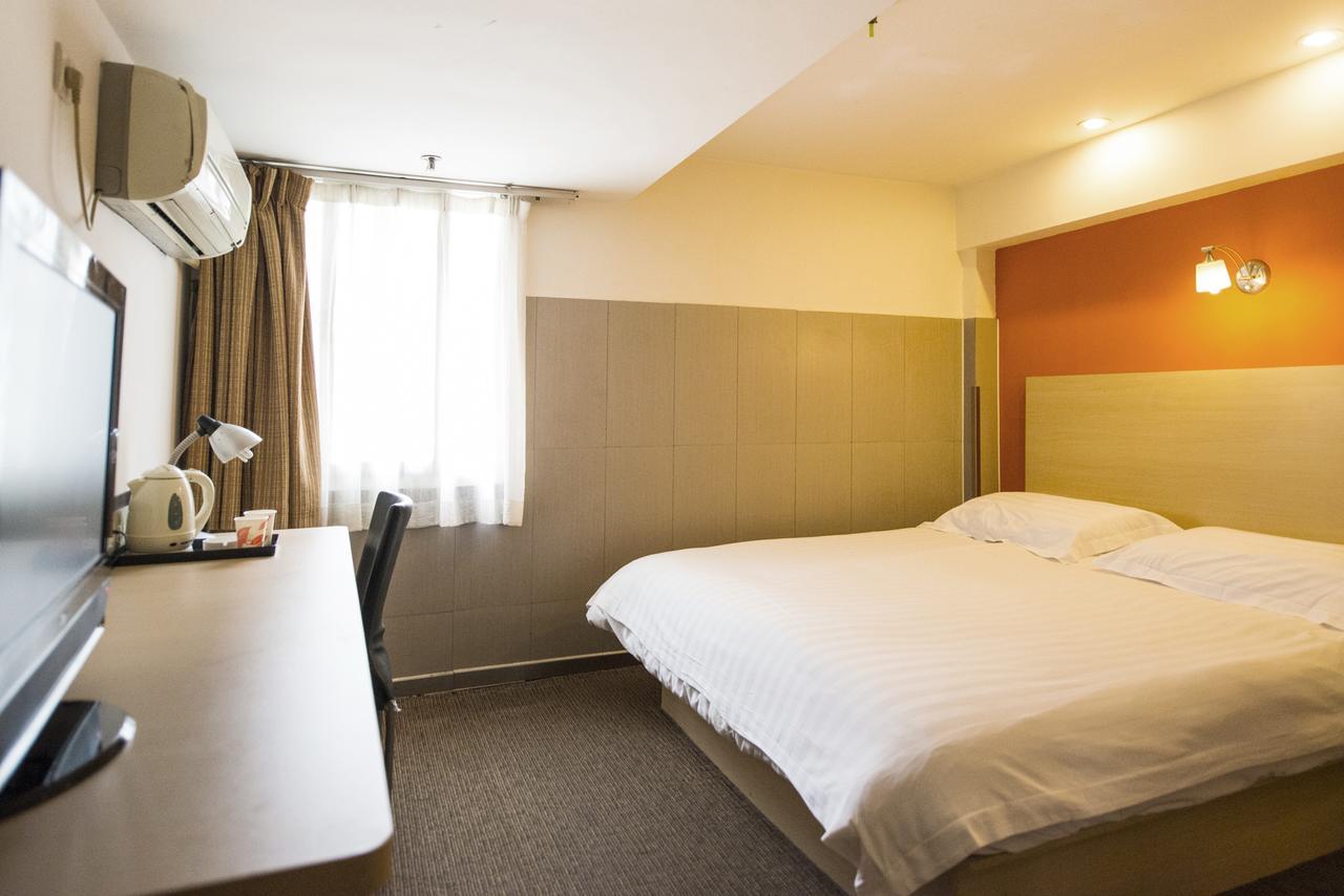 Motel Chongqing Jiefangbai Hongyadong Pedestrian Street מראה חיצוני תמונה
