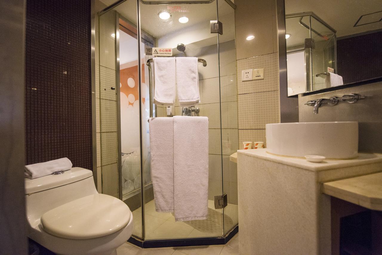Motel Chongqing Jiefangbai Hongyadong Pedestrian Street מראה חיצוני תמונה